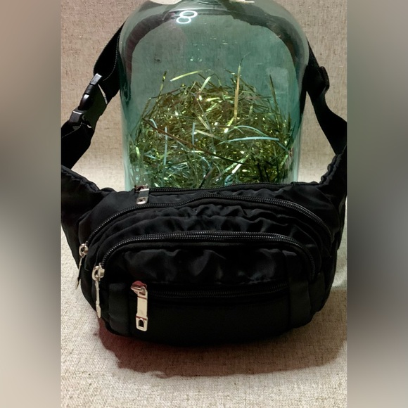 🦋funny bag, black color, satin fabric. excellent condition.🦋
🧿#BLKF - Picture 11 of 17